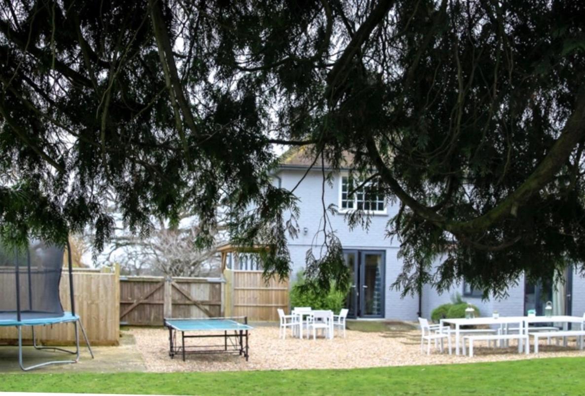 Bell Lodge Chichester Bagian luar foto