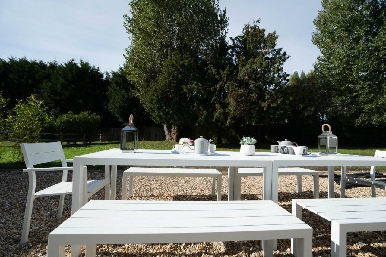 Bell Lodge Chichester Bagian luar foto